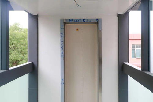 石景山某小區(qū)老樓電梯增設(shè)工程進(jìn)入收尾階段，居民“一鍵直達(dá)”生活指日可待
